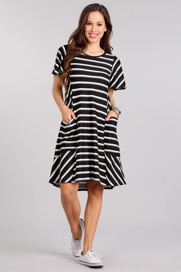 Black and white striped dress with pockets - Short sleeves