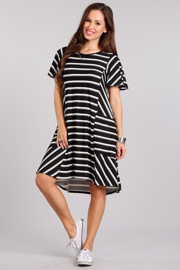 Black and white striped dress with pockets - Short sleeves