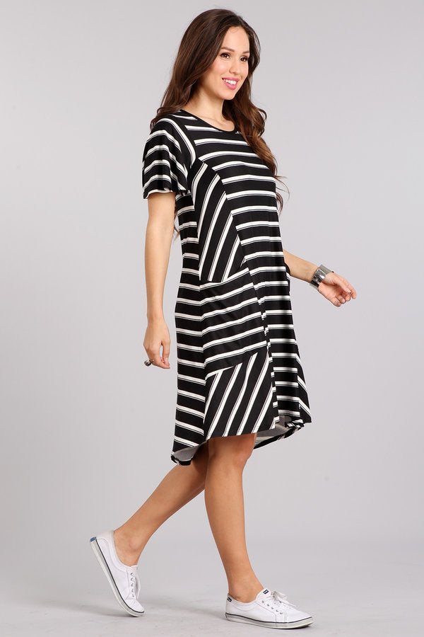 Black and white striped dress with pockets - Short sleeves