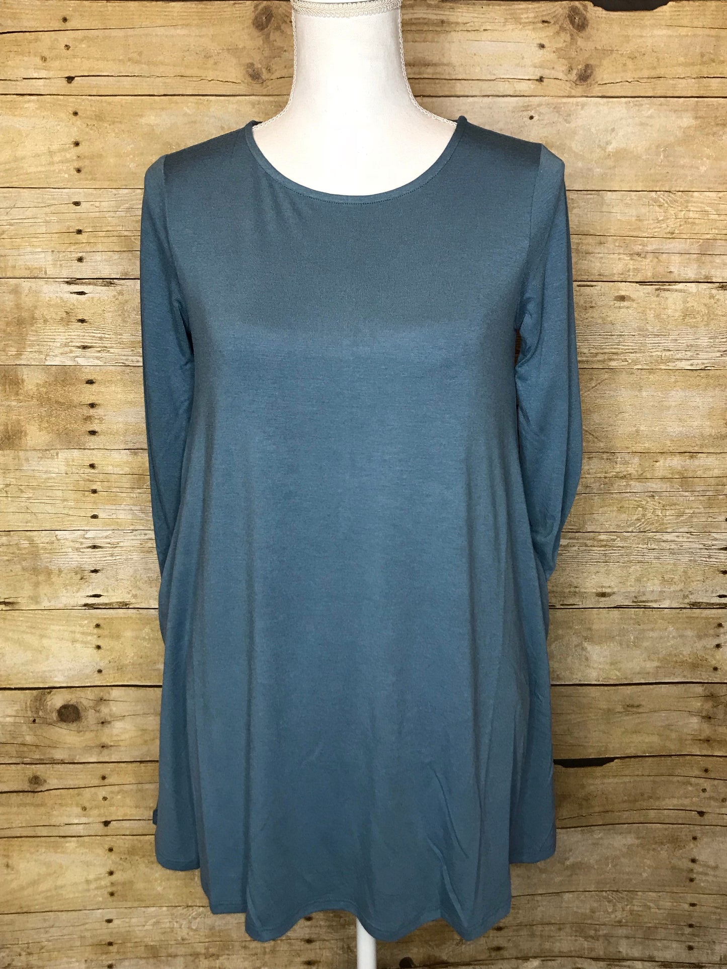 BOAT NECK FLARED TOP WITH SIDE POCKETS - Plus Size - 3/4 Sleeves - Grey