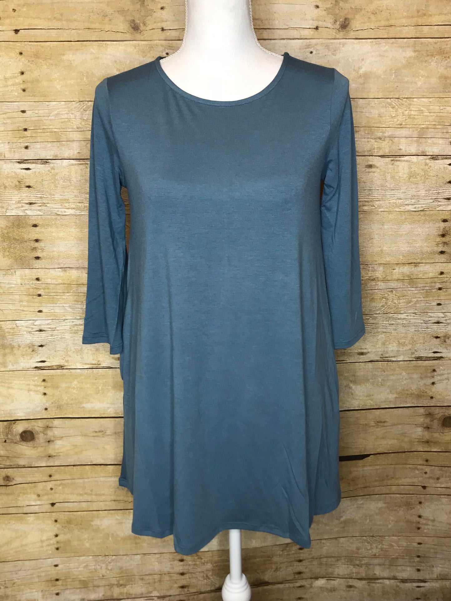 BOAT NECK FLARED TOP WITH SIDE POCKETS - Plus Size - 3/4 Sleeves - Grey