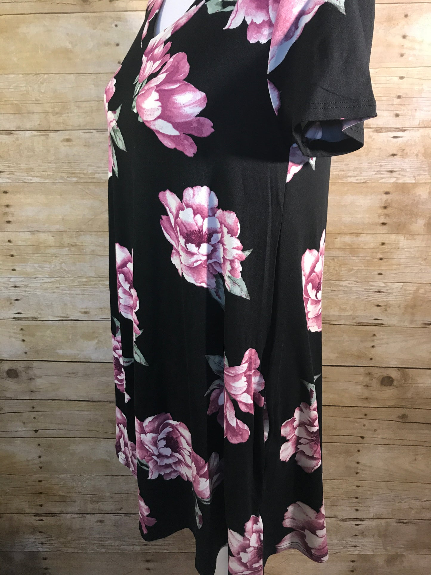 "SALE"  Floral V Neck Swing Dress with pockets